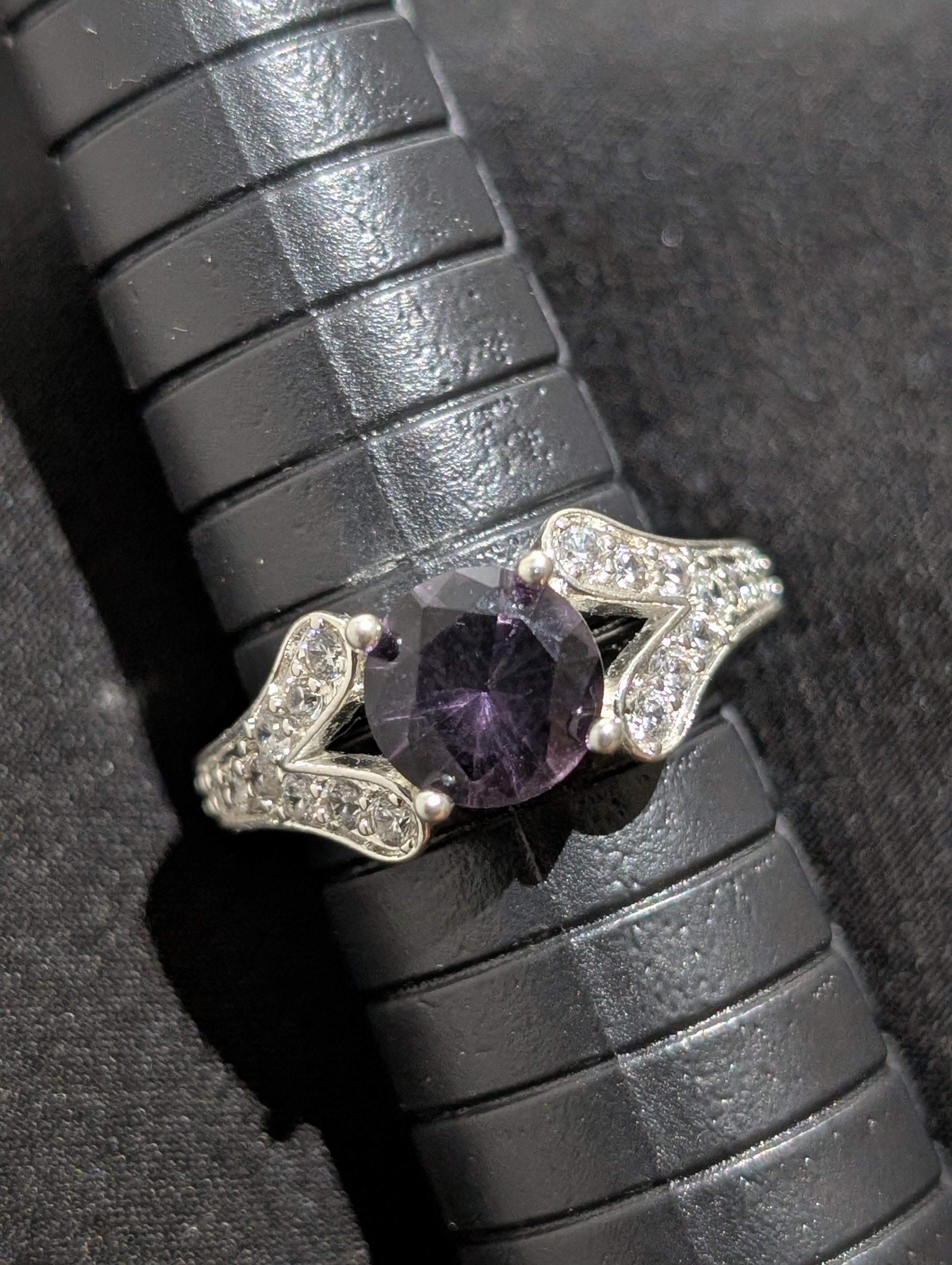 Anillo piedra color 🟣